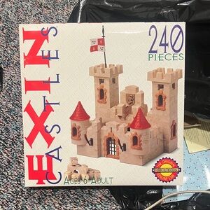 Vintage priceless  Exin Castles 240 Piece Set